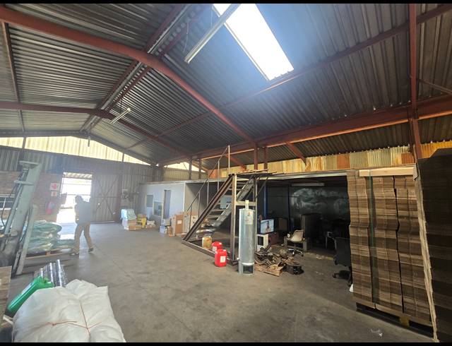 340M² WAREHOUSE TO LET IN ANDERBOLT